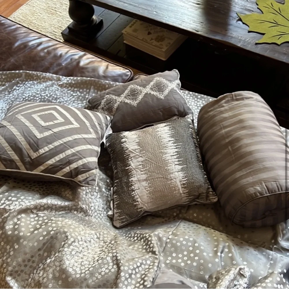 Madison Park Queen Duvet with 2 Standard Shams and 4 Throw Pillows